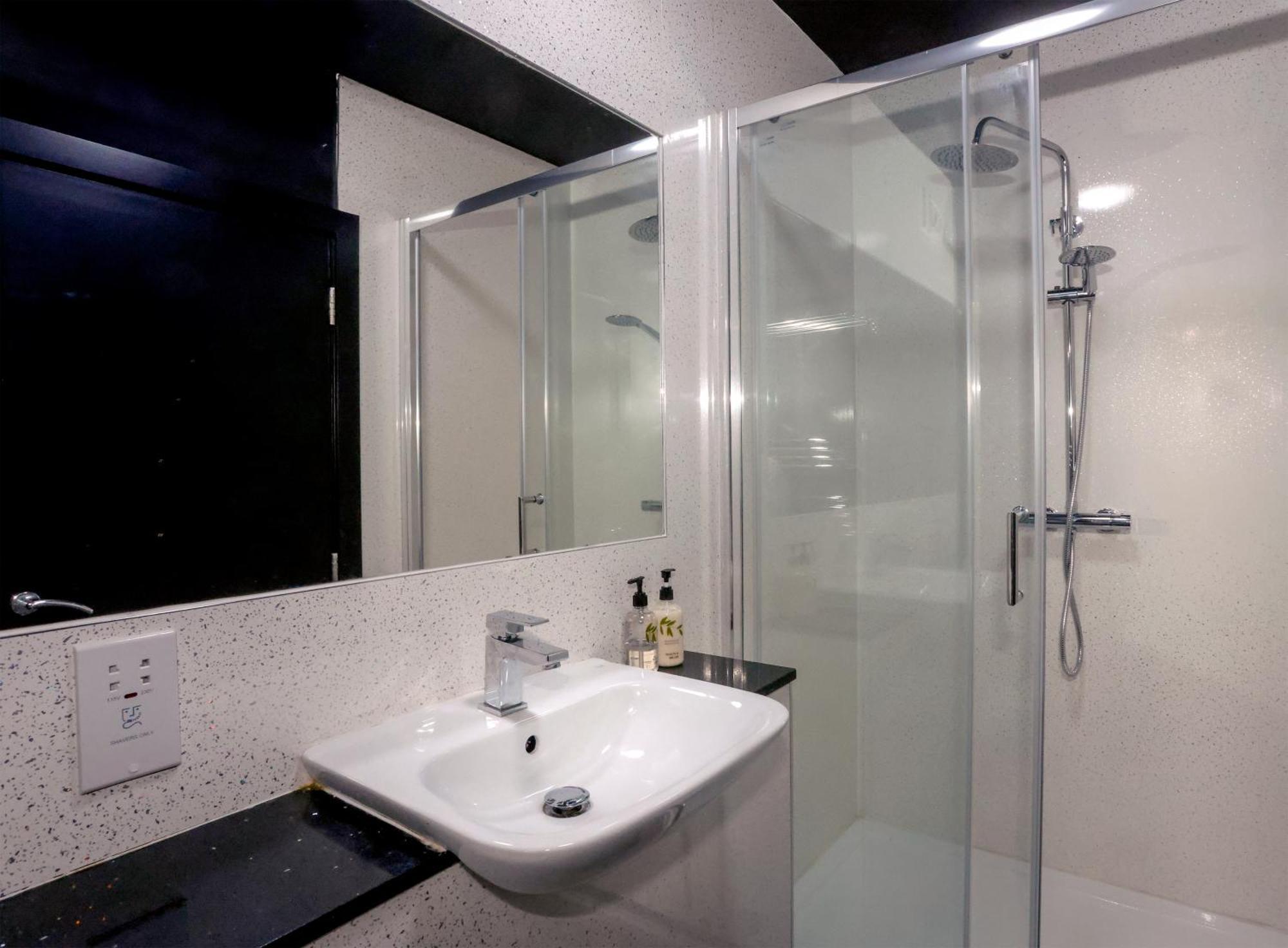 The Sea Lounge Accomodation 브로드스테어즈 외부 사진